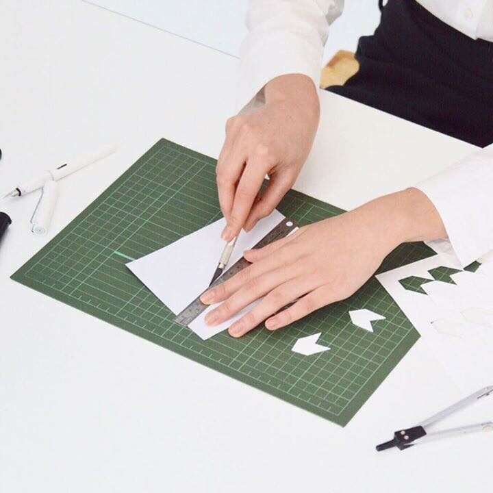จับแผ่นรองตัดมาเป็นกระเป๋าสุดเท่แบบ Least Studio